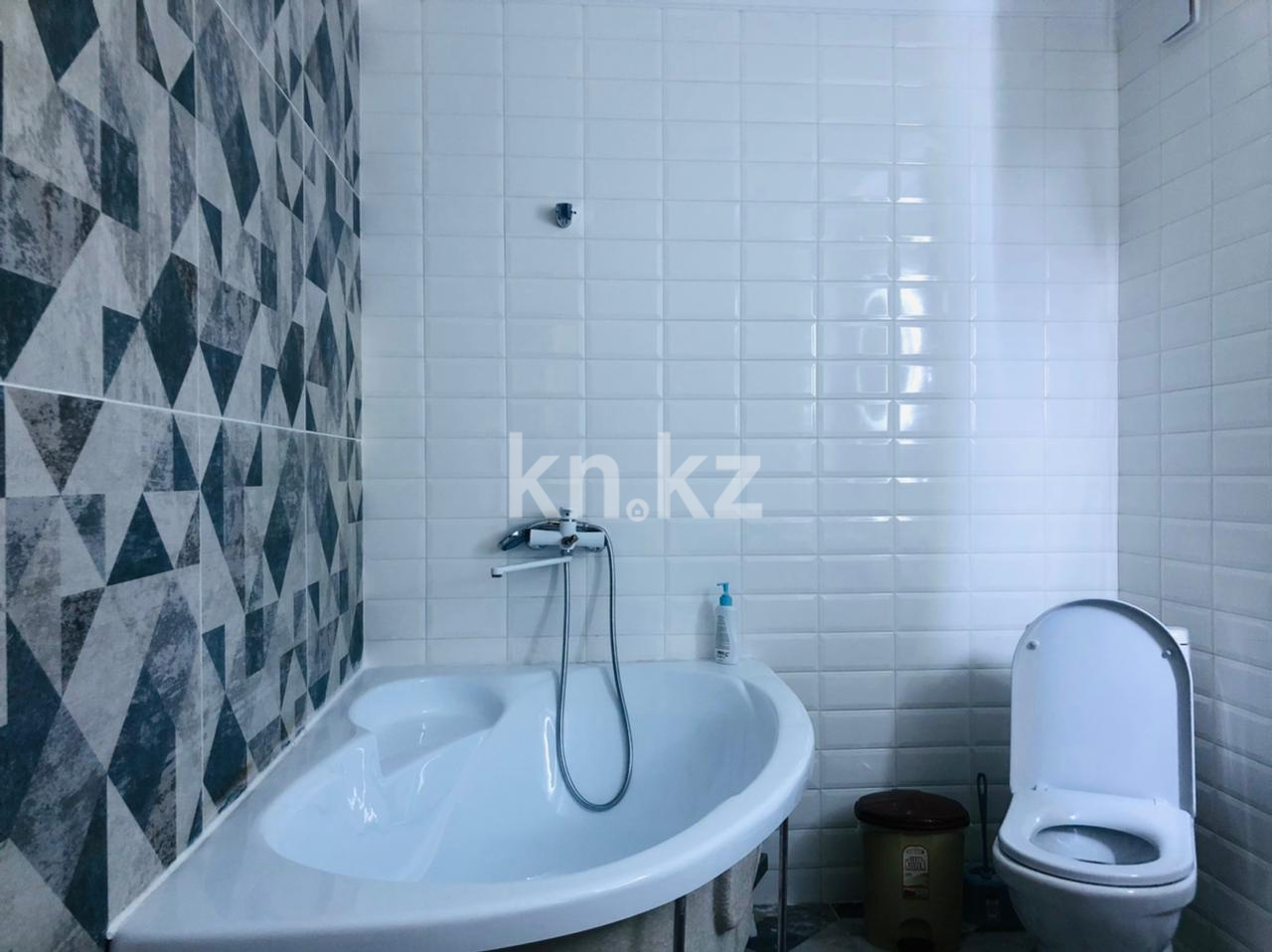 Аренда 1-комнатной квартиры посуточно, 52 м² в Алматы - фото 6