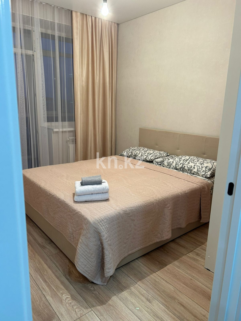 Аренда 2-комнатной квартиры посуточно, 42 м², ул. Нажимеденова, дом  15 в Астане - фото 3