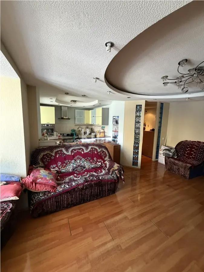 Продажа 3-комнатной квартиры, 82 м² в Караганде