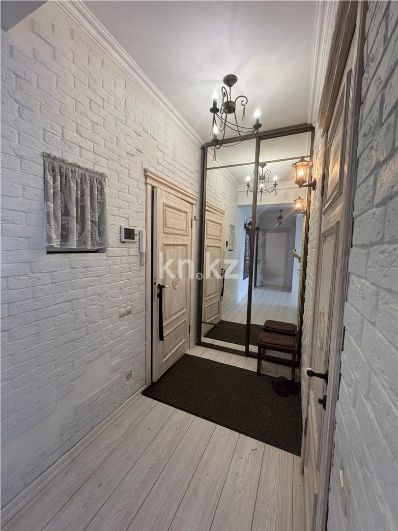 Продажа 3-комнатной квартиры, 105 м², пр. Бухар-жырау в Караганде - фото 12