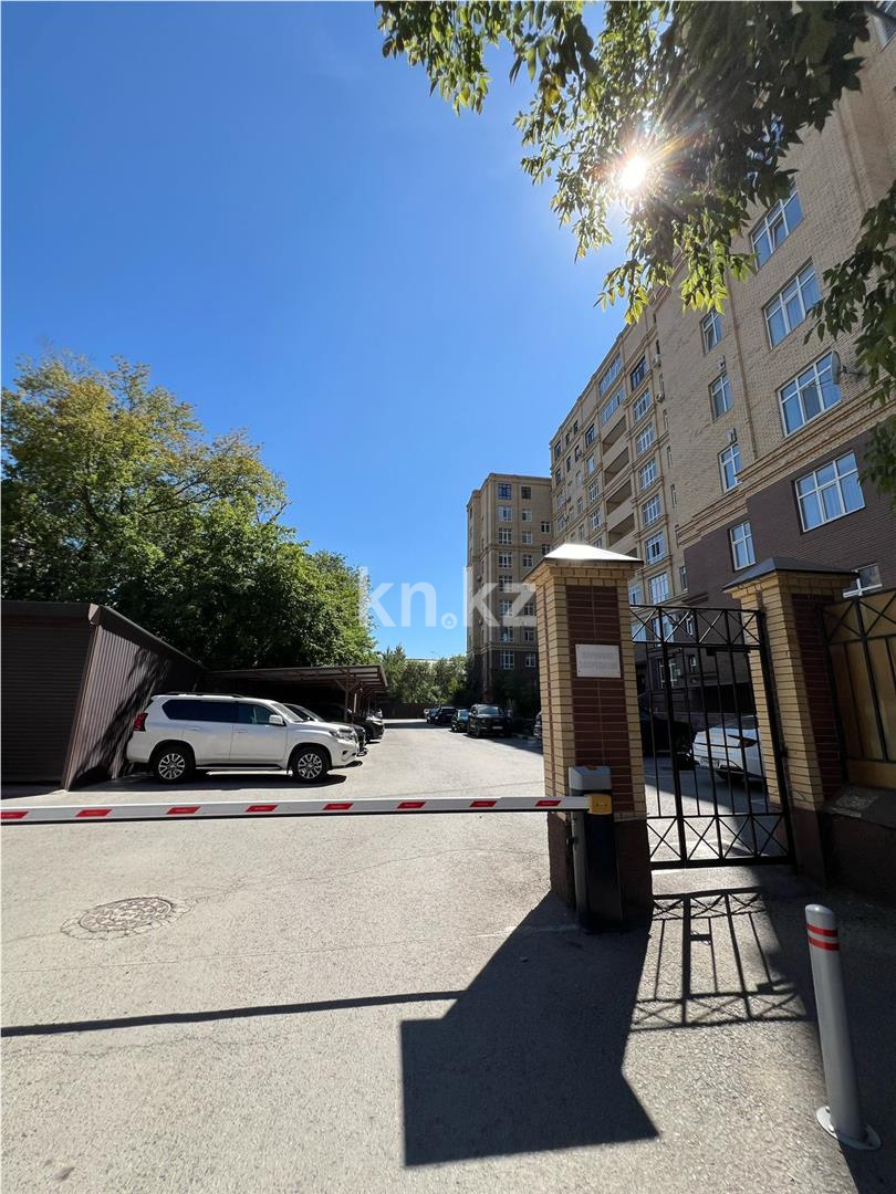 Продажа 3-комнатной квартиры, 127 м², ул. Аманжолова, дом  96/1 в Караганде - фото 25