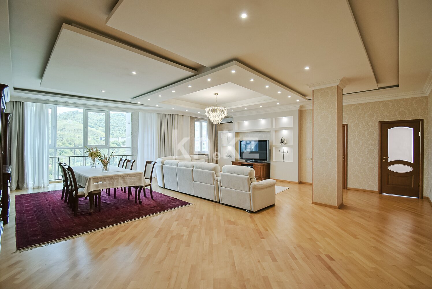 Продажа 4-комнатной квартиры, 241 м² в Алматы