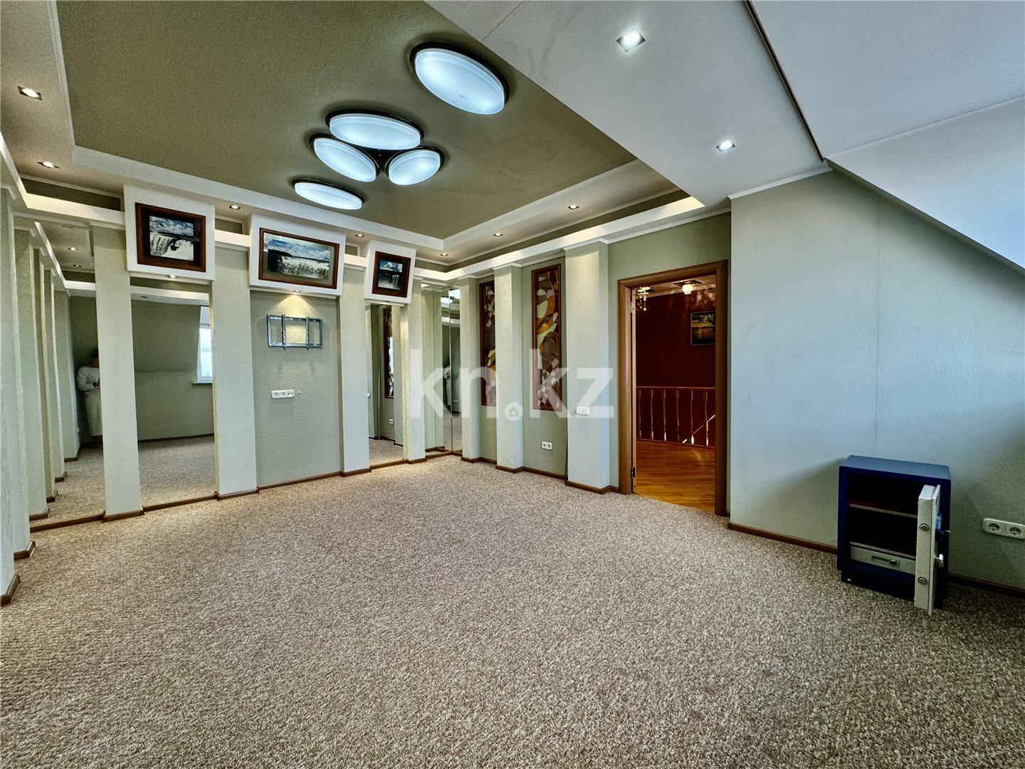 Продажа 6-комнатной квартиры, 227 м², ул. Ерубаева, дом  50/6 в Караганде - фото 26