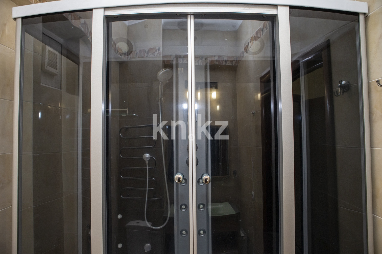 Аренда 3-комнатной квартиры посуточно, 125 м², ул. Радостовца, дом  255 - ул. Утепова в Алматы - фото 15