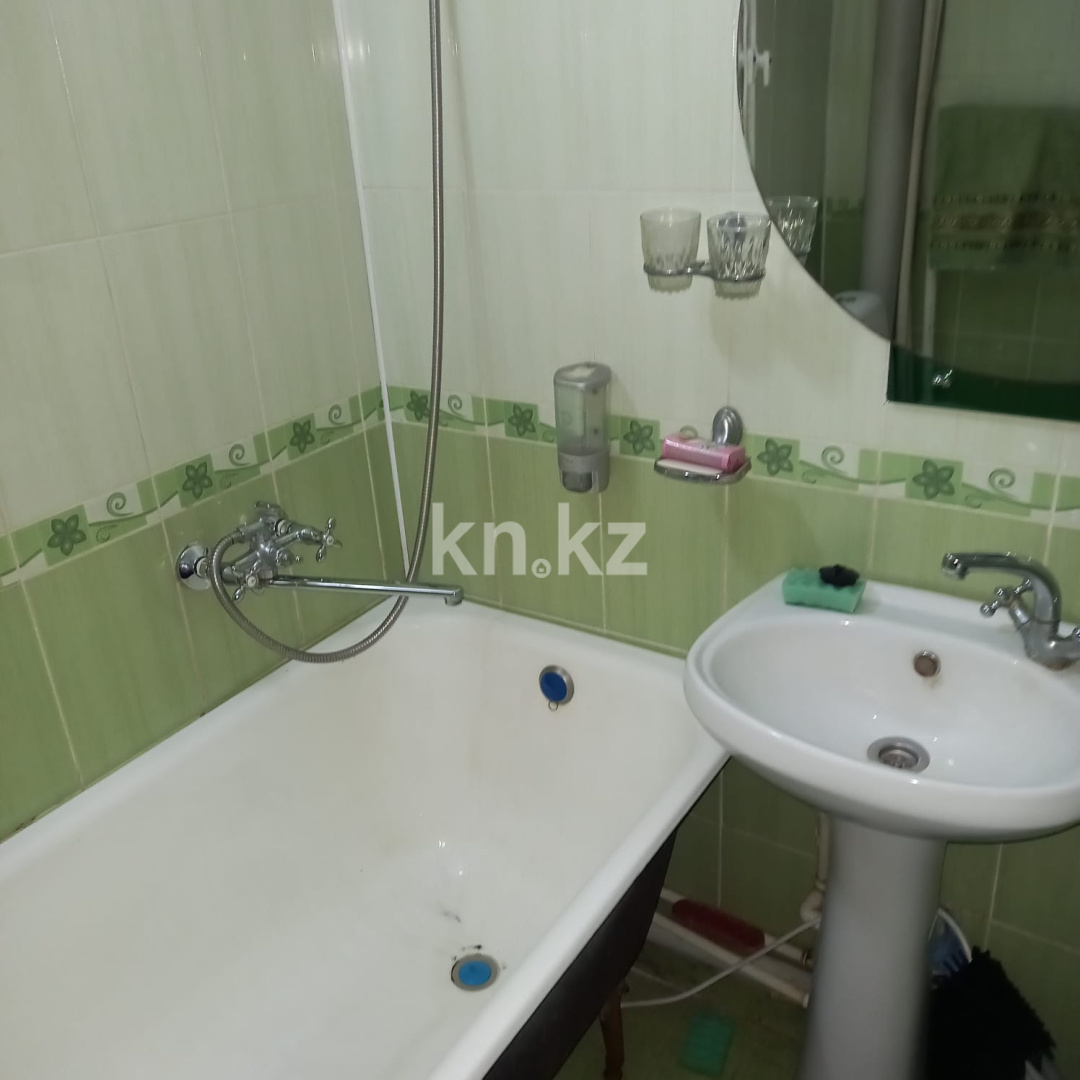 Продажа 1-комнатной квартиры, 36 м², ул. Аманжолова, дом  71а в Караганде - фото 16