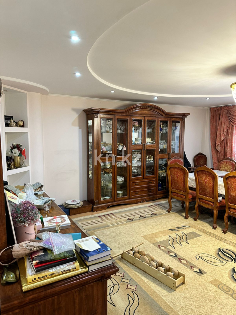 Продажа 6-комнатной квартиры, 220 м², ул. Ержанова, дом  12 в Караганде - фото 10