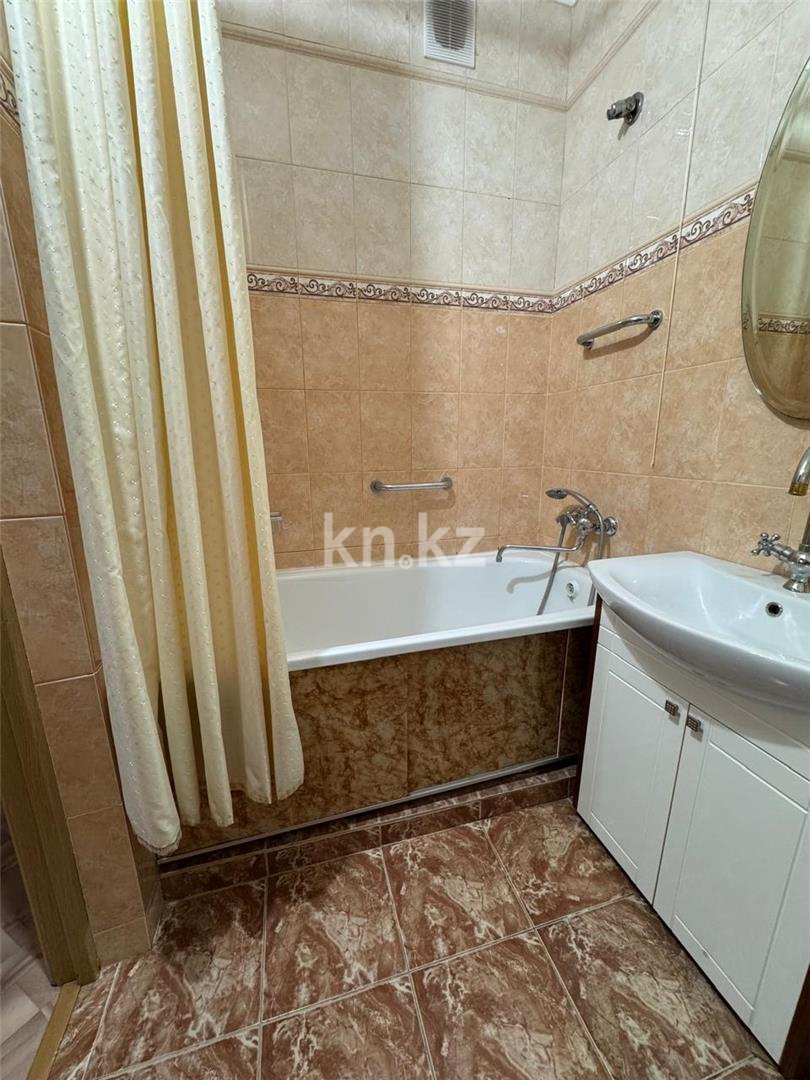 Продажа 3-комнатной квартиры, 84 м², ул. Абая в Караганде - фото 12