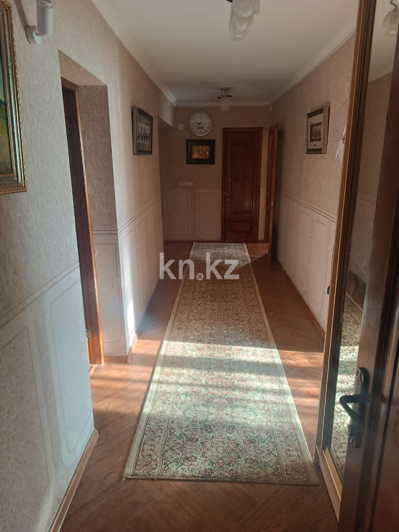 Продажа 4-комнатной квартиры, 100 м², ул. Бакинская в Караганде