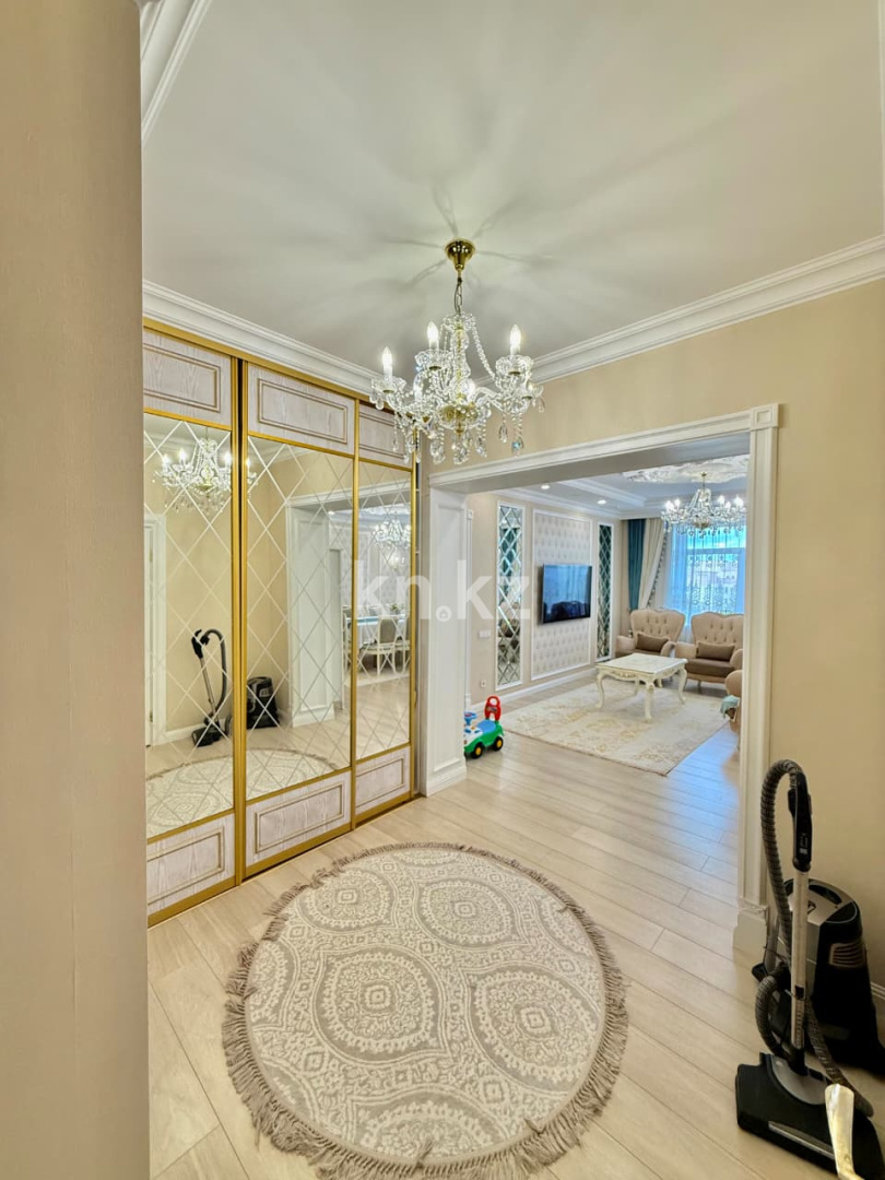 Продажа 4-комнатной квартиры, 140 м², пр. Шахтеров, дом  5/1 в Караганде - фото 5