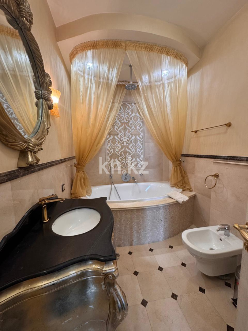 Продажа 5-комнатной квартиры, 206.5 м², ул. Ташенова в Астане - фото 16