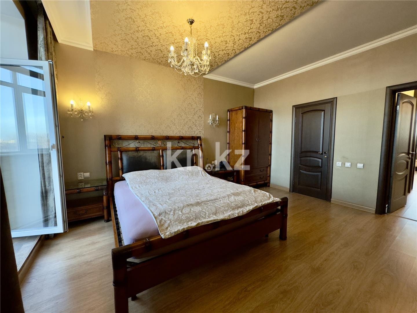 Продажа 5-комнатной квартиры, 217 м², ул. Аманжолова, дом  41 в Караганде - фото 2