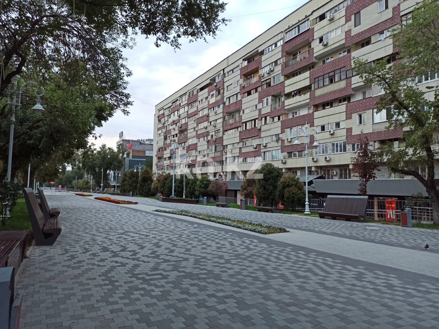 Продажа 5-комнатной квартиры, 105 м², пр. Жибек жолы, дом  81 - ул. Байсеитовой в Алматы