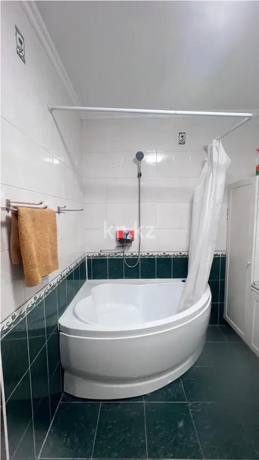 Продажа 3-комнатной квартиры, 97 м², ул. Абая, дом  61/2 в Караганде - фото 5