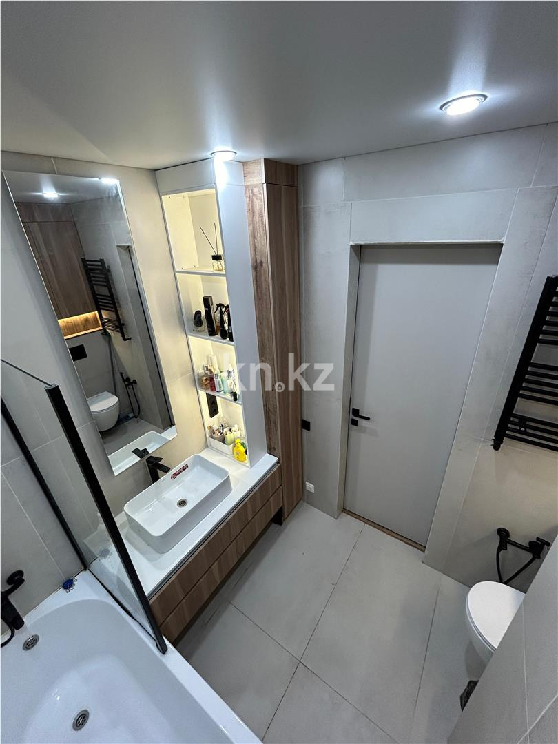 Продажа 3-комнатной квартиры, 83 м², ул. Муканова в Караганде - фото 9