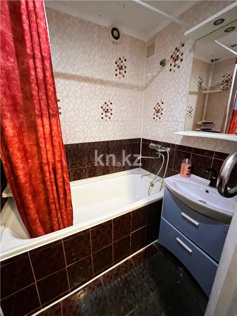 Продажа 4-комнатной квартиры, 75 м², пр. Республики, дом  18 в Караганде - фото 13