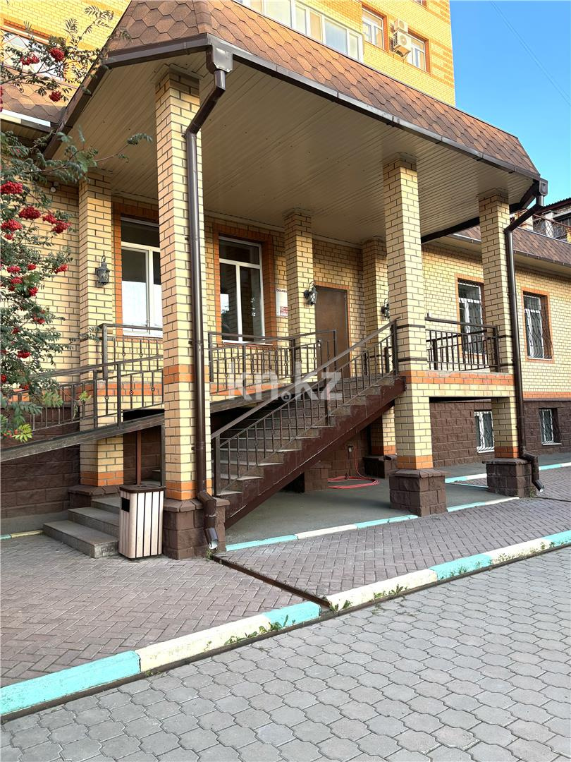 Продажа 4-комнатной квартиры, 188 м², ул. Аманжолова в Караганде - фото 26