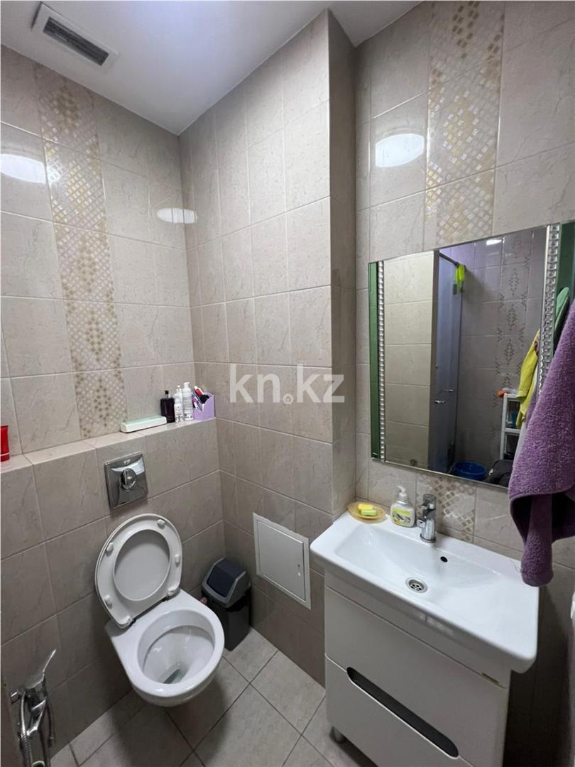 Продажа 4-комнатной квартиры, 150 м², ул. Аманжолова в Караганде - фото 15