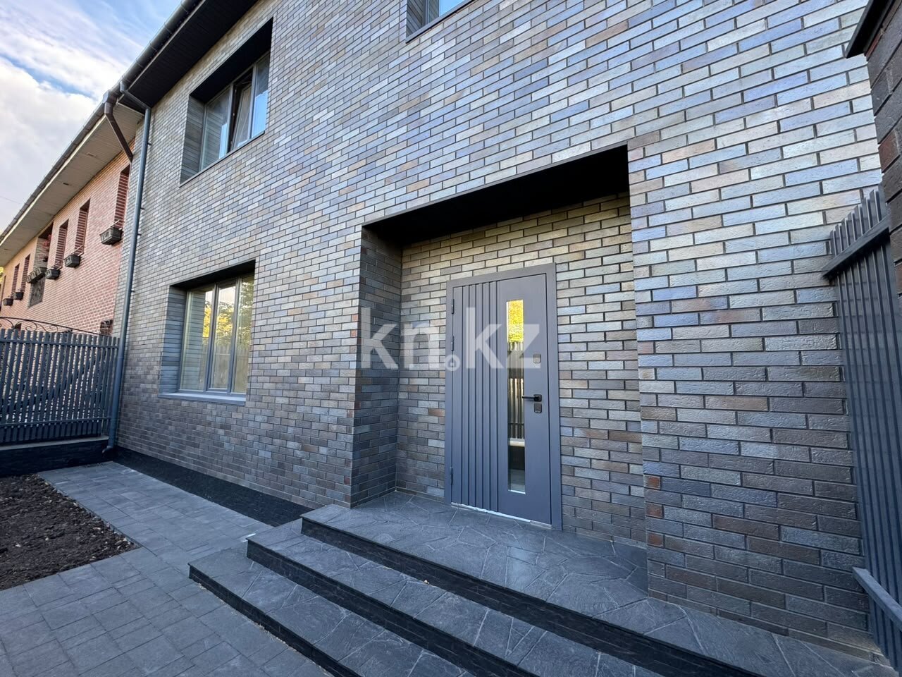 Продажа 6-комнатного дома, 300 м² в Караганде