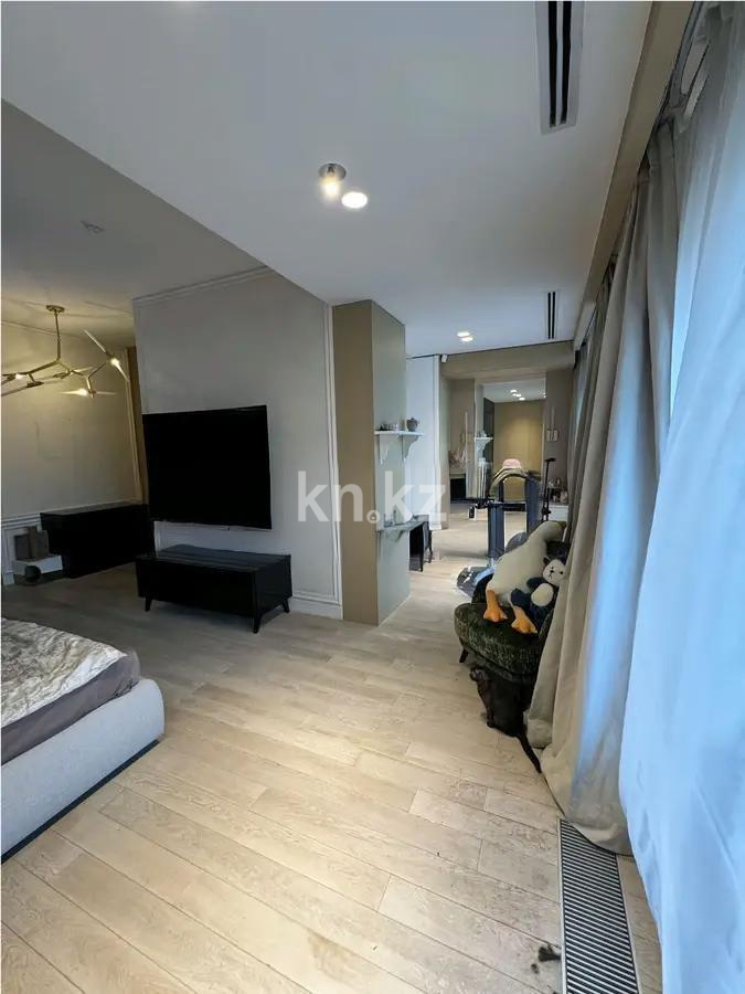 Продажа 5-комнатной квартиры, 303.9 м², ул. Кабанбай батыра, дом  15 в Алматы - фото 3