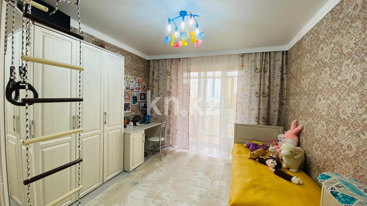 Продажа 4-комнатной квартиры, 110 м², ул. Муканова в Караганде - фото 11