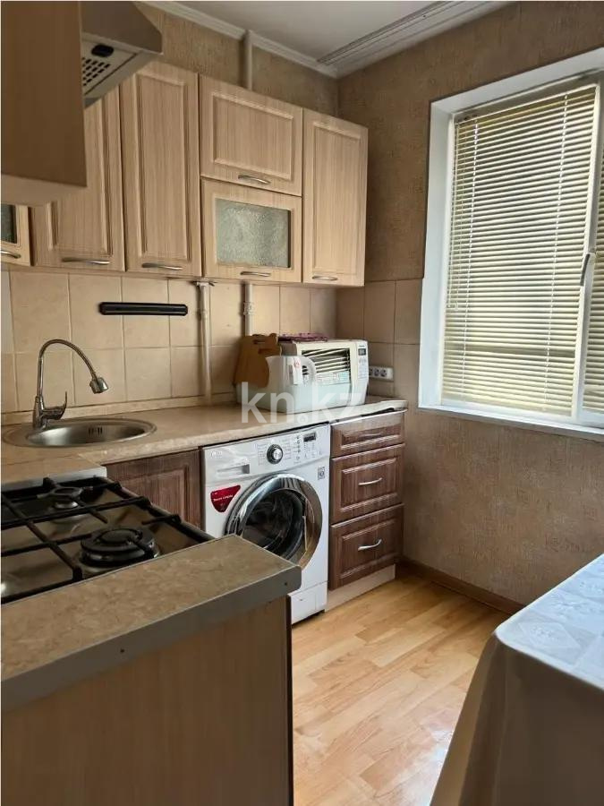 Продажа 3-комнатной квартиры, 58 м², 6 мкр., дом  43 в Алматы - фото 4