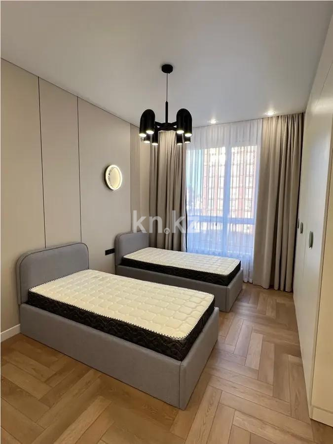 Продажа 3-комнатной квартиры, 81 м², ул. Розыбакиева, дом  217 в Алматы - фото 2