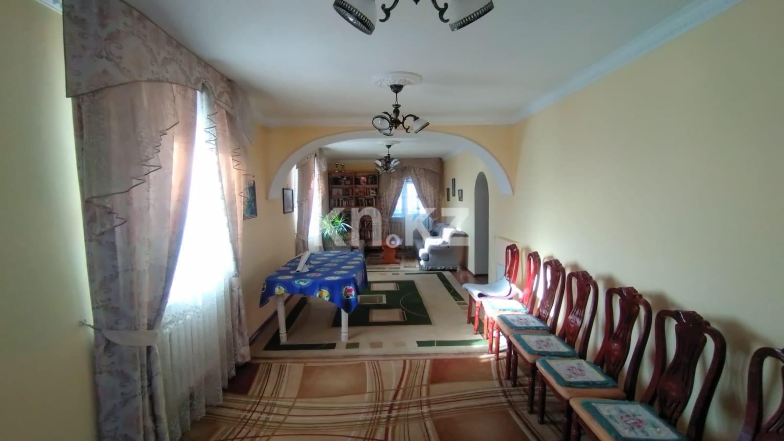 Продажа 8-комнатного дома, 450 м², ул. Кустанайская в Караганде