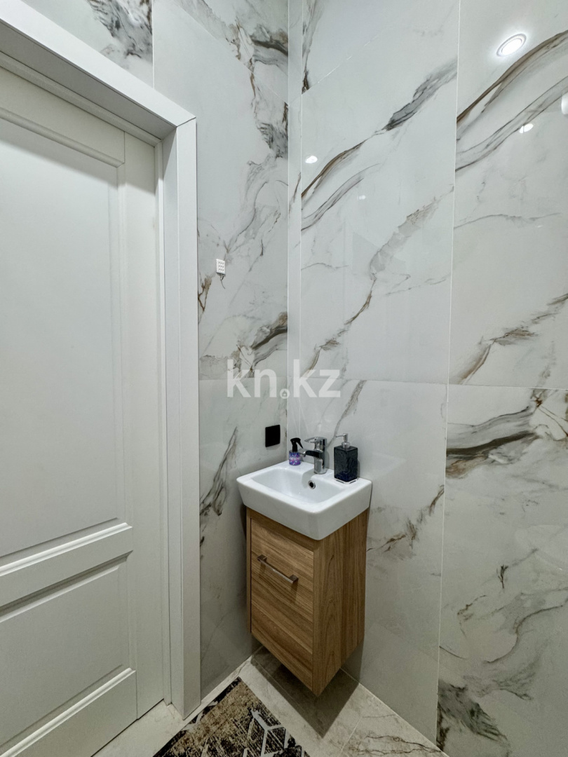 Продажа 2-комнатной квартиры, 65 м², ул. Муканова, дом  51/8 в Караганде - фото 14