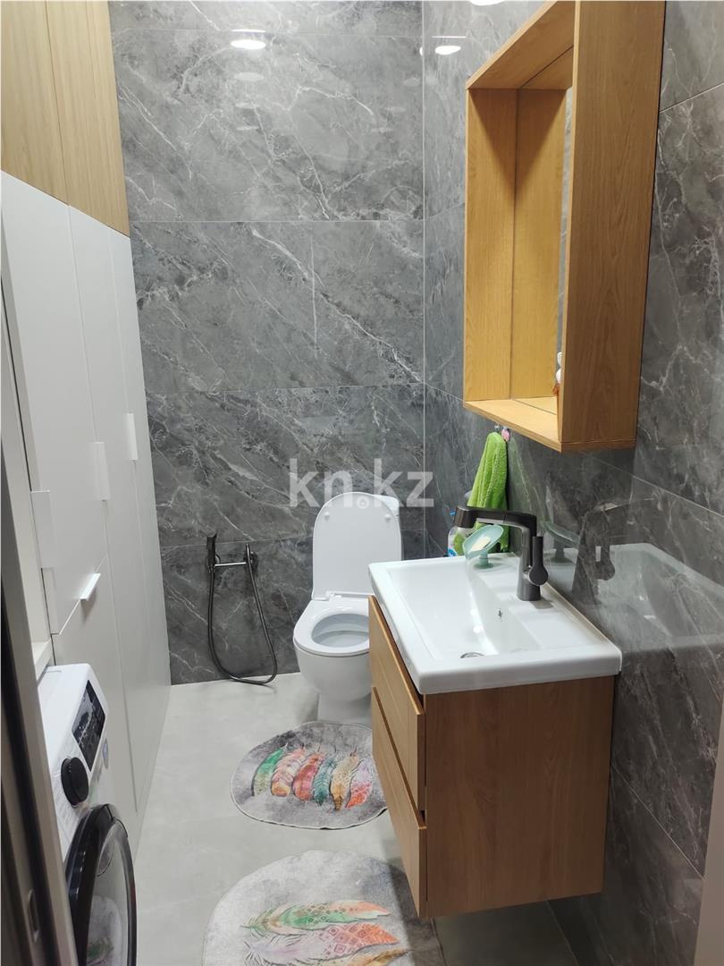 Продажа 3-комнатной квартиры, 82 м², 067 учетный квартал, дом  ст502 в Караганде - фото 11