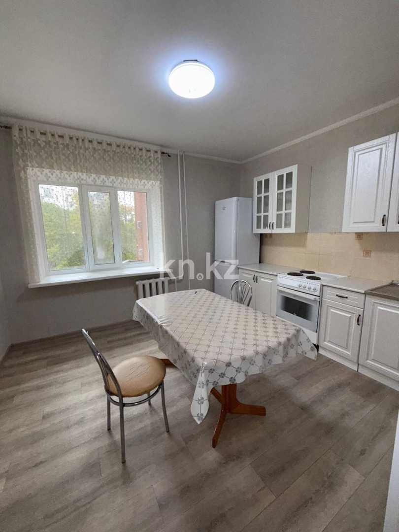 Аренда 2-комнатной квартиры, 62 м², Абая, дом  5 в Астане