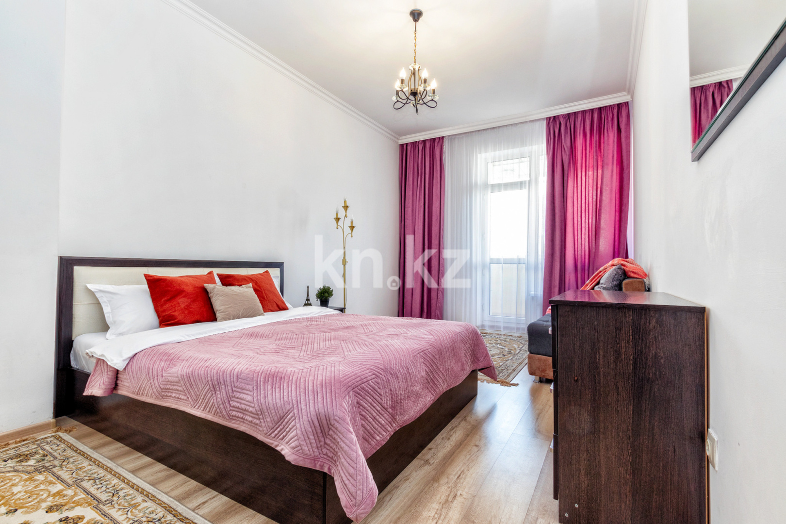 Аренда 3-комнатной квартиры посуточно, 100 м², пр. Кабанбай батыра, дом  60/4 в Астане