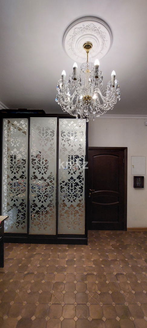 Продажа 5-комнатной квартиры, 217 м², ул. Аманжолова, дом  41 в Караганде - фото 4