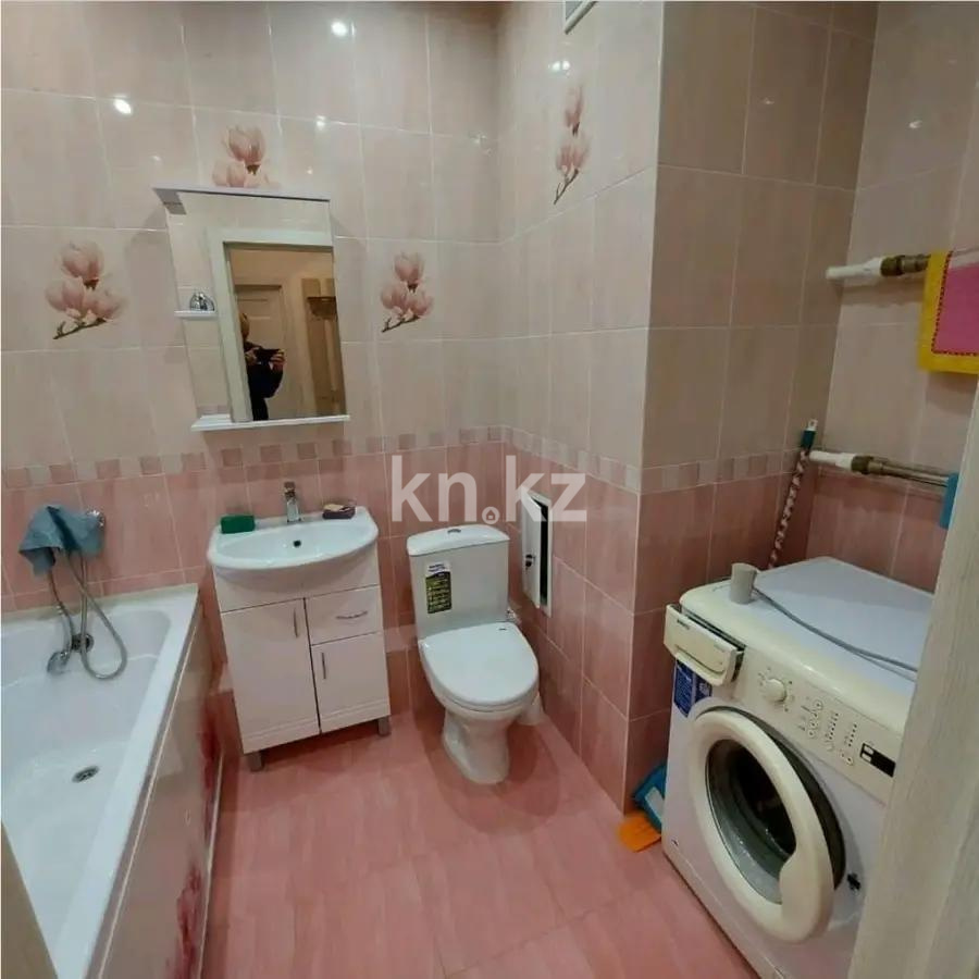 Продажа 2-комнатной квартиры, 55 м², пр. Бухар-жырау, дом  15 в Караганде - фото 3