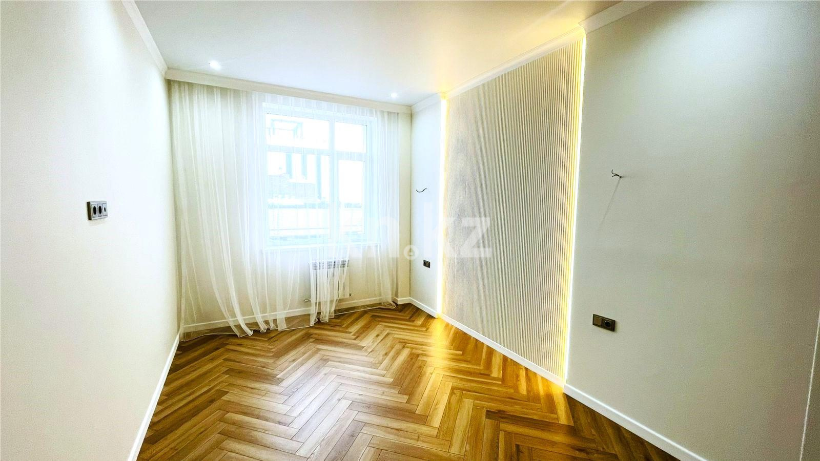 Продажа 2-комнатной квартиры, 55 м², ул. Букетова в Караганде - фото 4