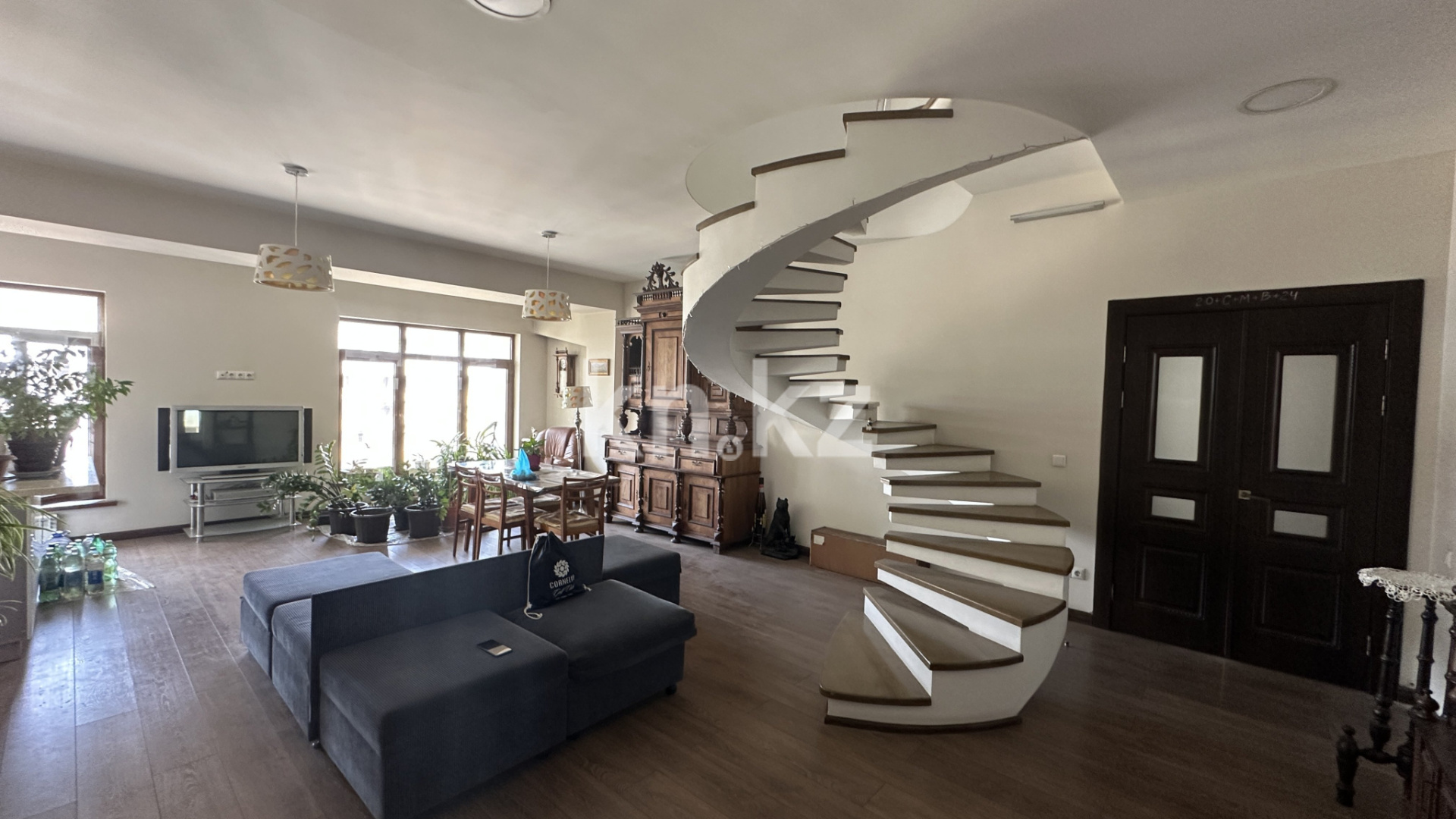 Аренда 5-комнатной квартиры, 295 м² в Алматы