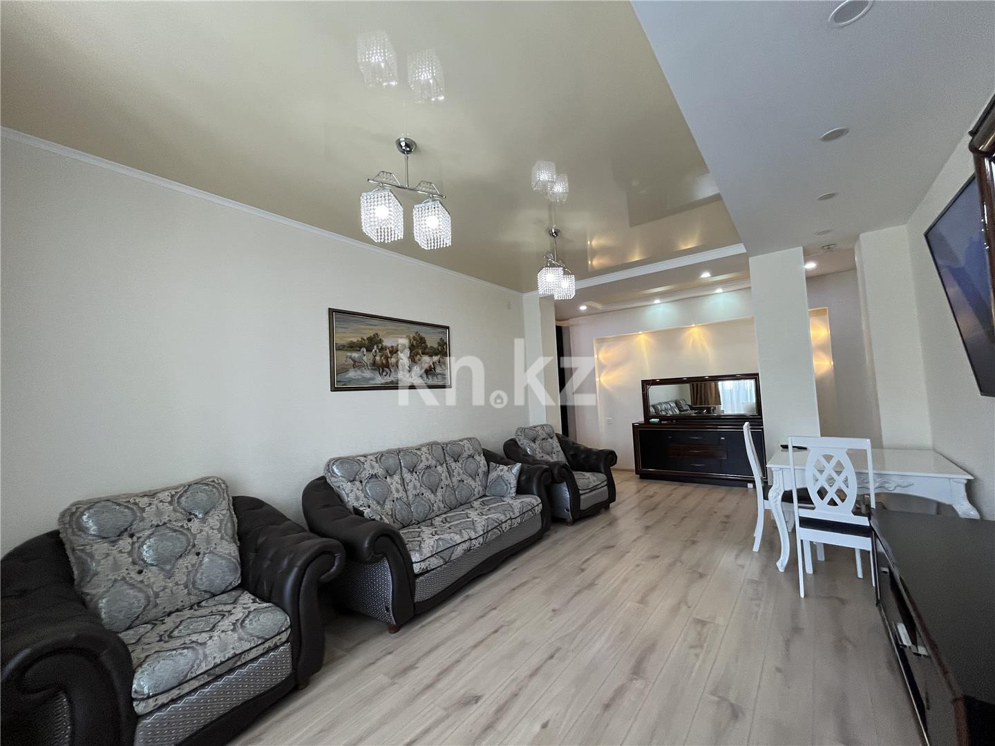 Продажа 3-комнатной квартиры, 95 м², пр. Республики в Караганде - фото 4