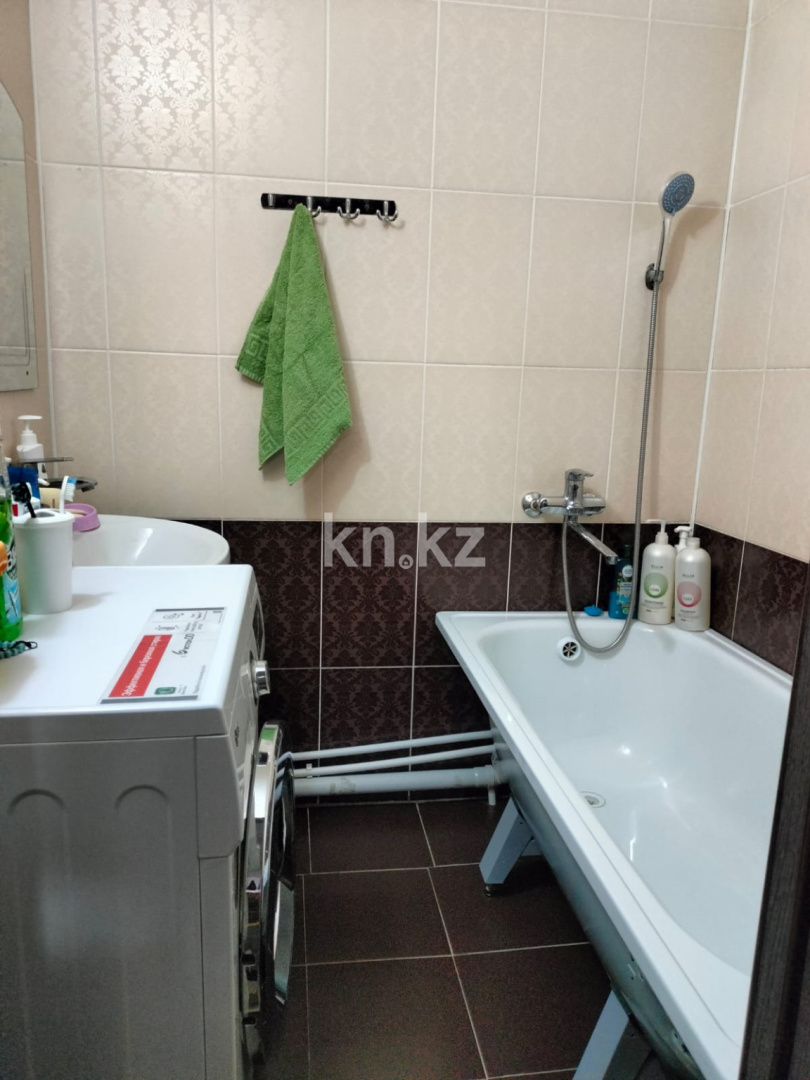 Продажа 2-комнатной квартиры, 50 м², мкр-н Восток-3, дом  14 в Караганде - фото 9