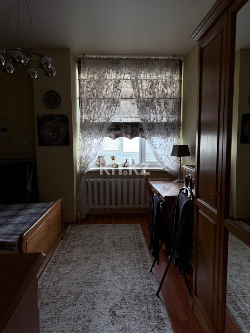 Продажа 3-комнатной квартиры, 135.4 м², ул. Аманжолова в Караганде - фото 6