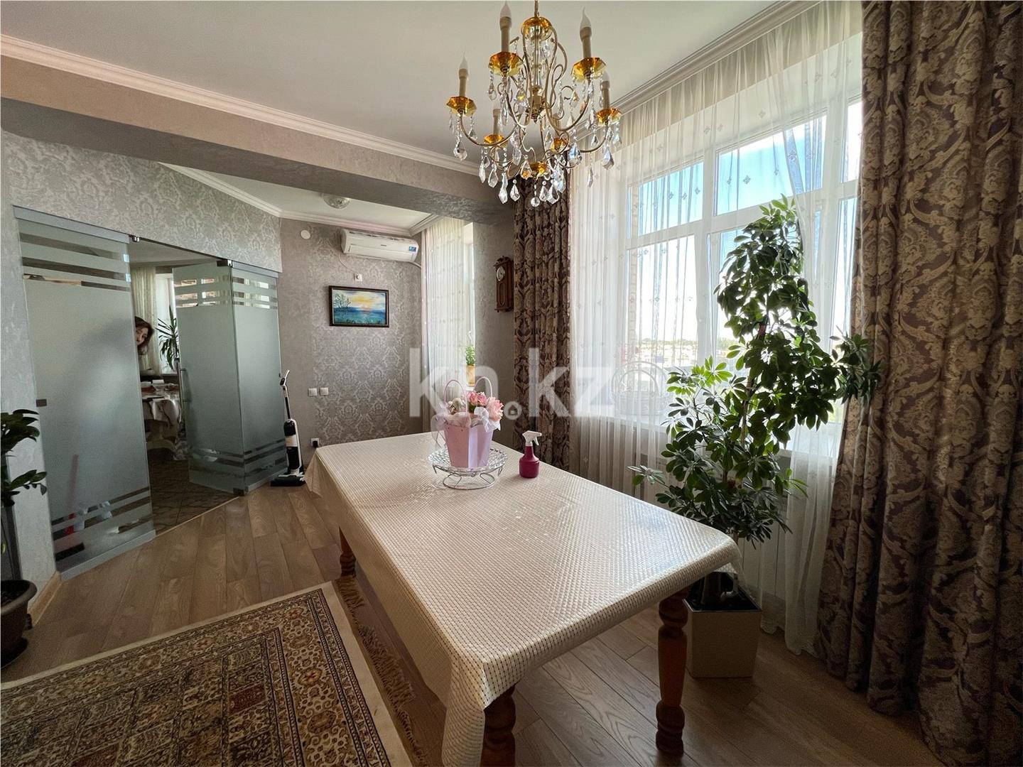 Продажа 3-комнатной квартиры, 127 м², ул. Аманжолова, дом  96/1 в Караганде - фото 4