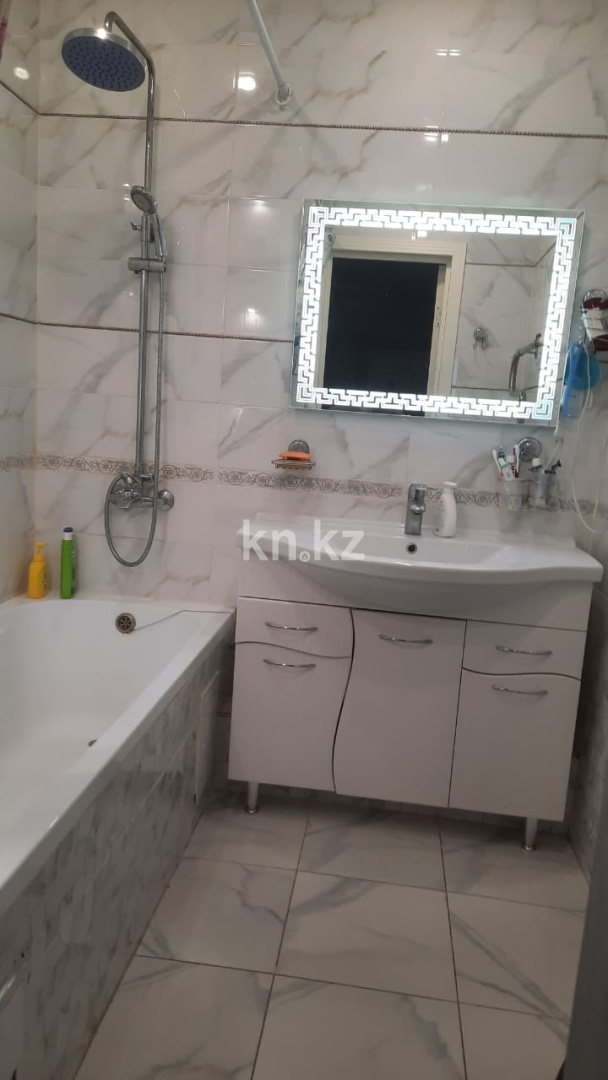 Продажа 3-комнатной квартиры, 83 м², пр. Строителей, дом  33/1 в Караганде - фото 10