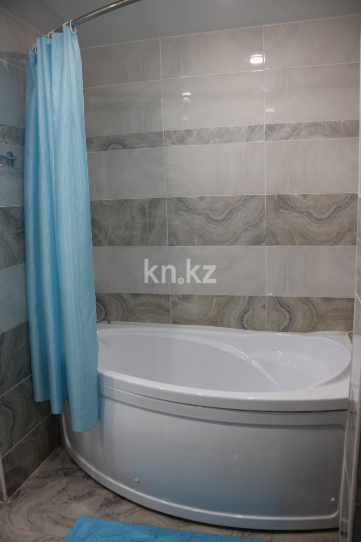 Аренда 3-комнатной квартиры посуточно, 70 м², Камзина, дом  20 в Павлодаре - фото 9