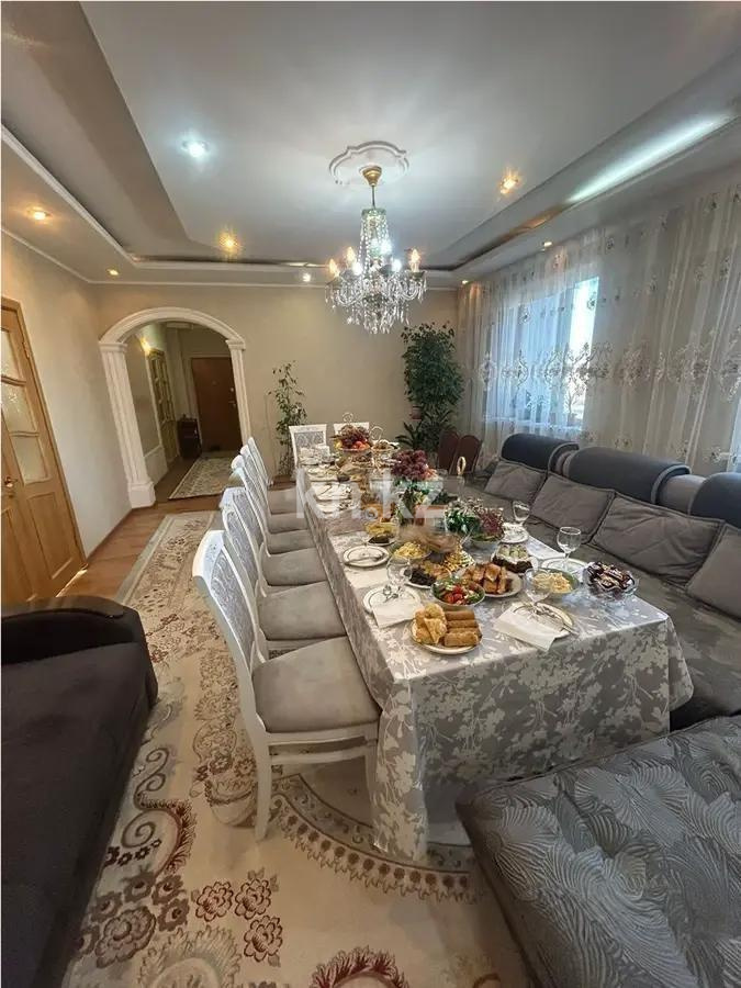 Продажа 3-комнатной квартиры, 106 м², мкр-н Аксай-5, дом  2 в Алматы