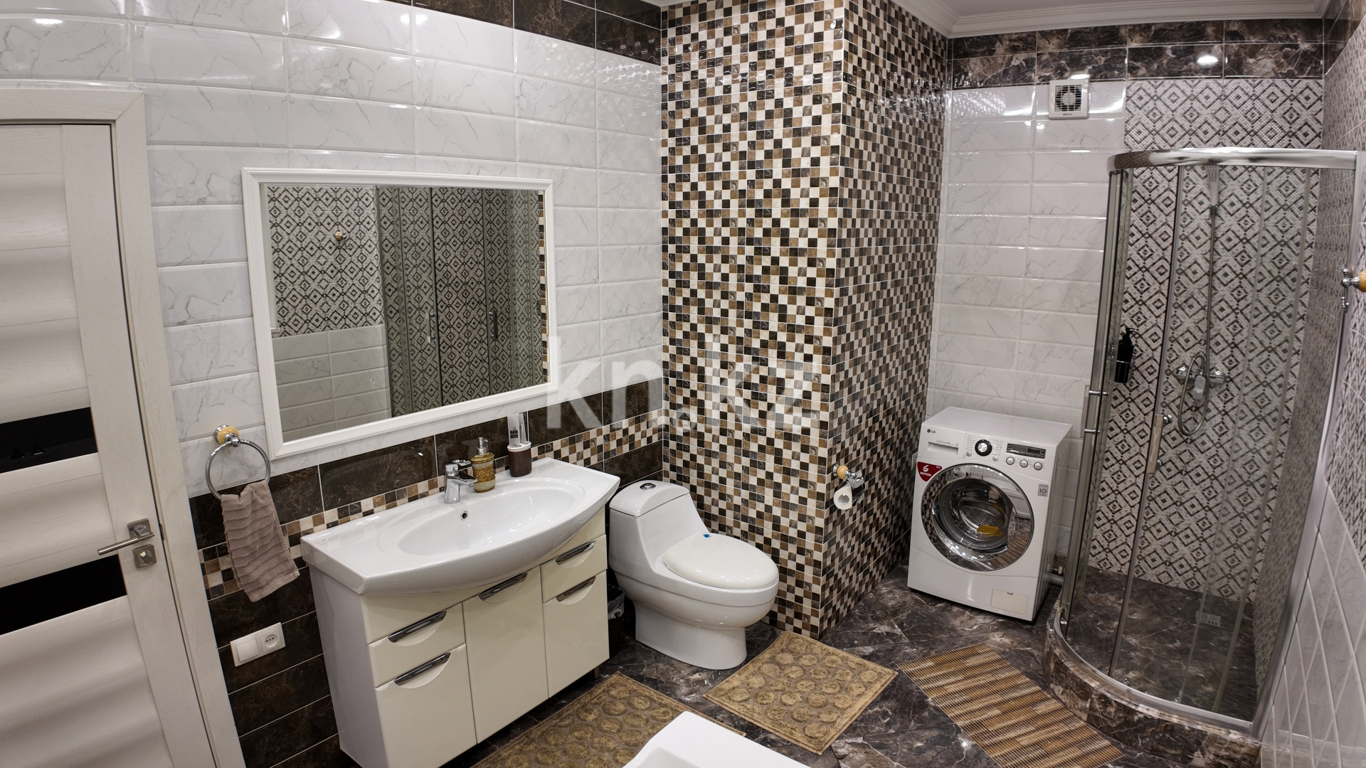 Аренда 1-комнатной квартиры посуточно, 54 м² в Алматы - фото 16