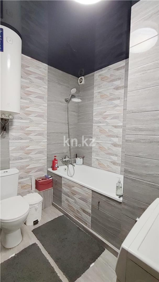 Продажа 3-комнатной квартиры, 63 м², мкр-н Восток-2 в Караганде - фото 9