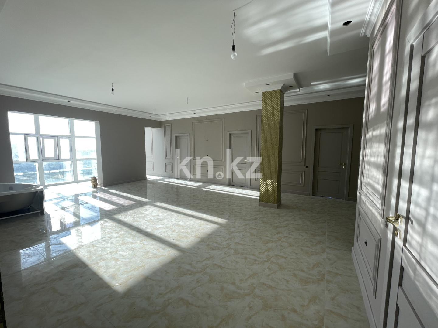 Продажа 4-комнатной квартиры, 142 м², ул. Желтоксан, дом  2/1 в Астане
