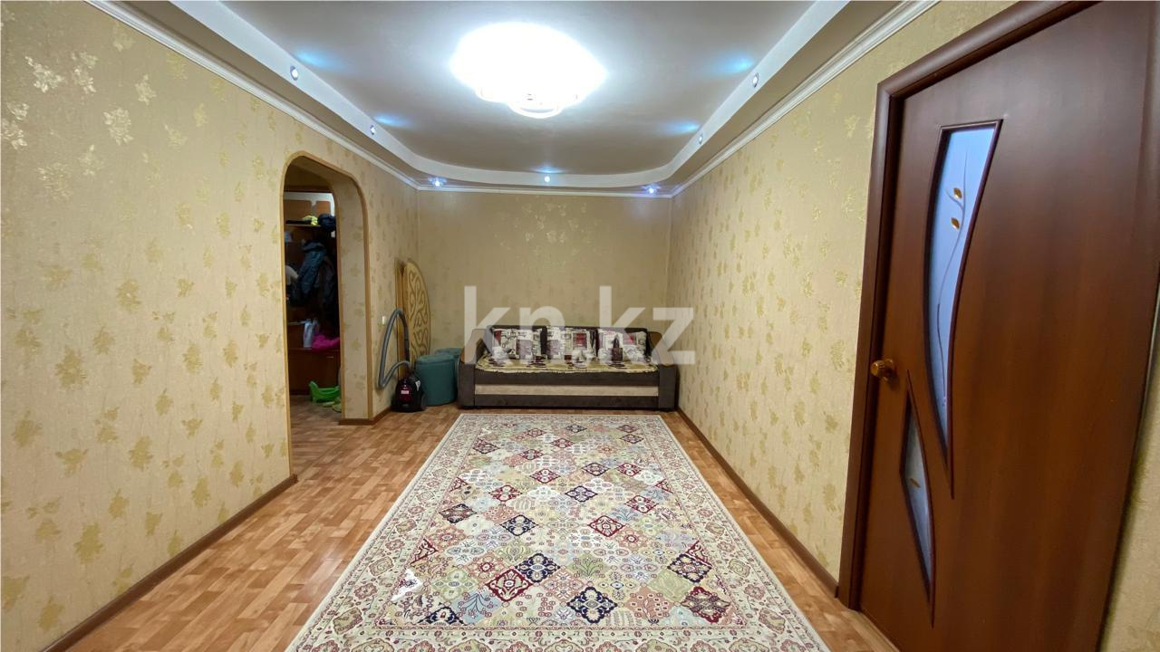 Продажа 2-комнатной квартиры, 42 м², мкр-н 17 в Караганде - фото 2