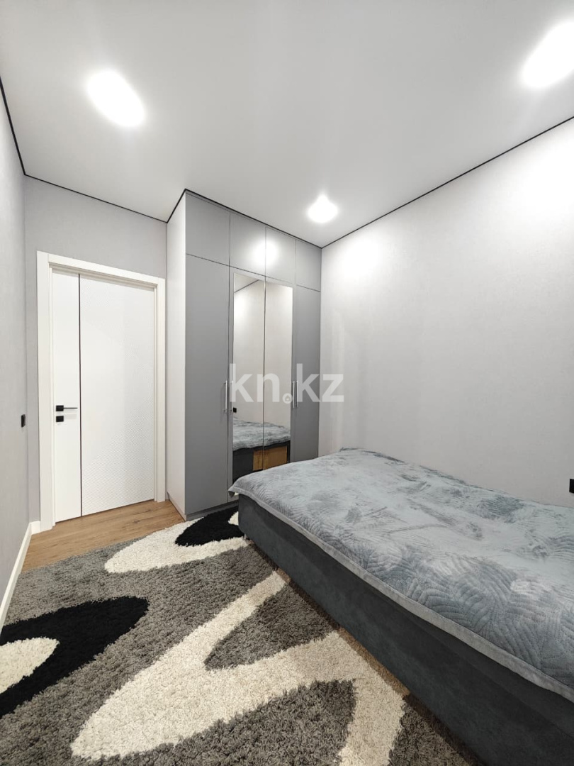 Продажа 3-комнатной квартиры, 74 м², ул. Букетова, дом  3/5 в Караганде - фото 8