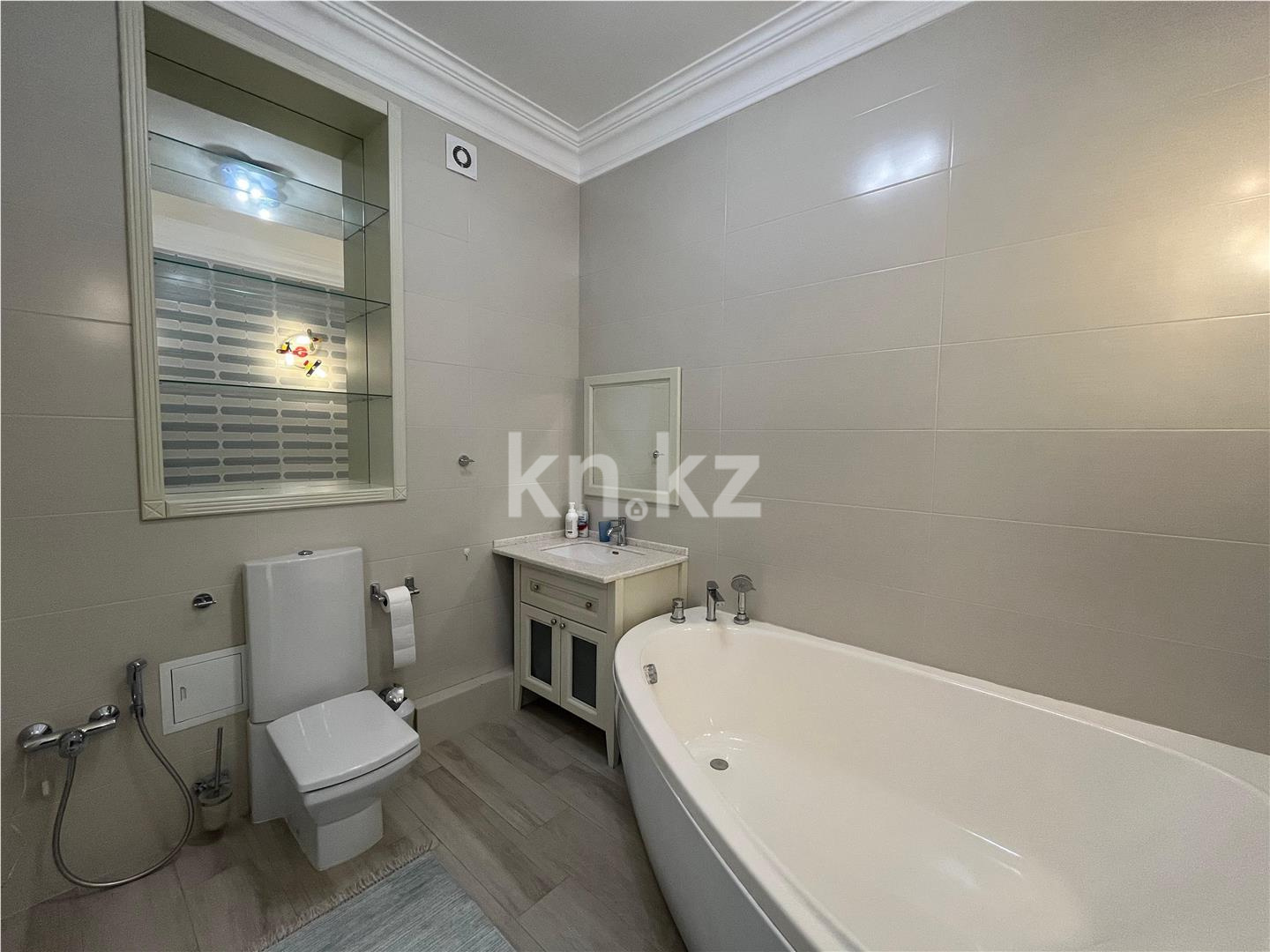 Продажа 4-комнатной квартиры, 220 м² в Астане - фото 22