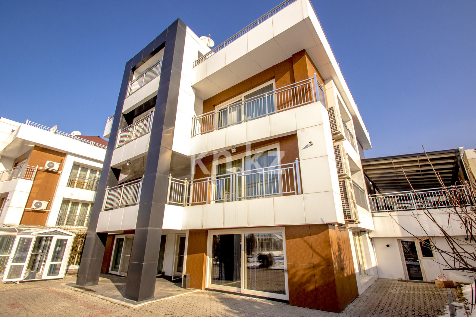 Продажа 10-комнатного дома, 850 м² в Алматы