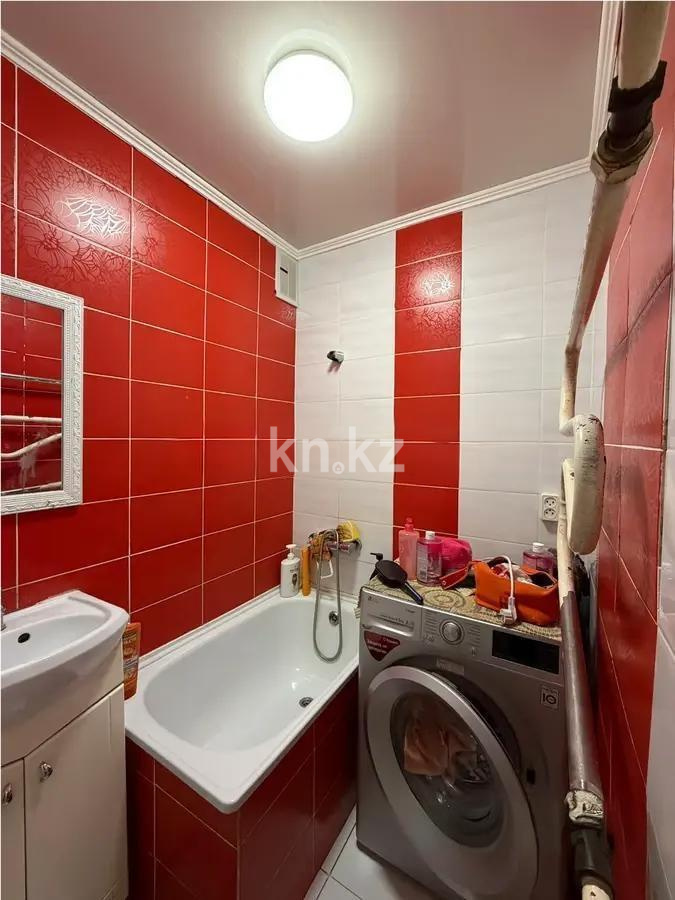 Продажа 3-комнатной квартиры, 63 м², пр. Строителей, дом  18 в Караганде - фото 6